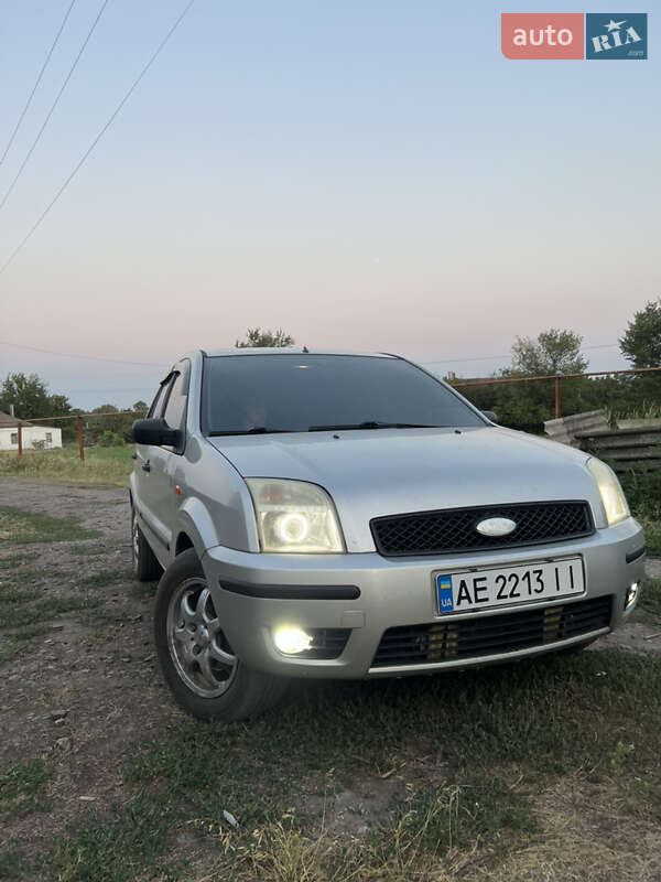 Ford Fusion (2004)