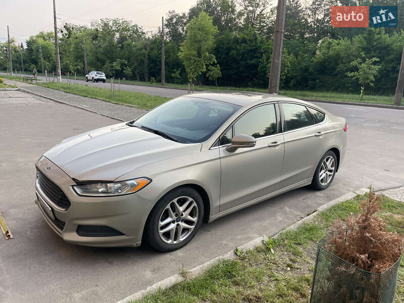 Ford Fusion (2014)