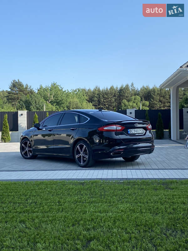 Ford Fusion (2016)