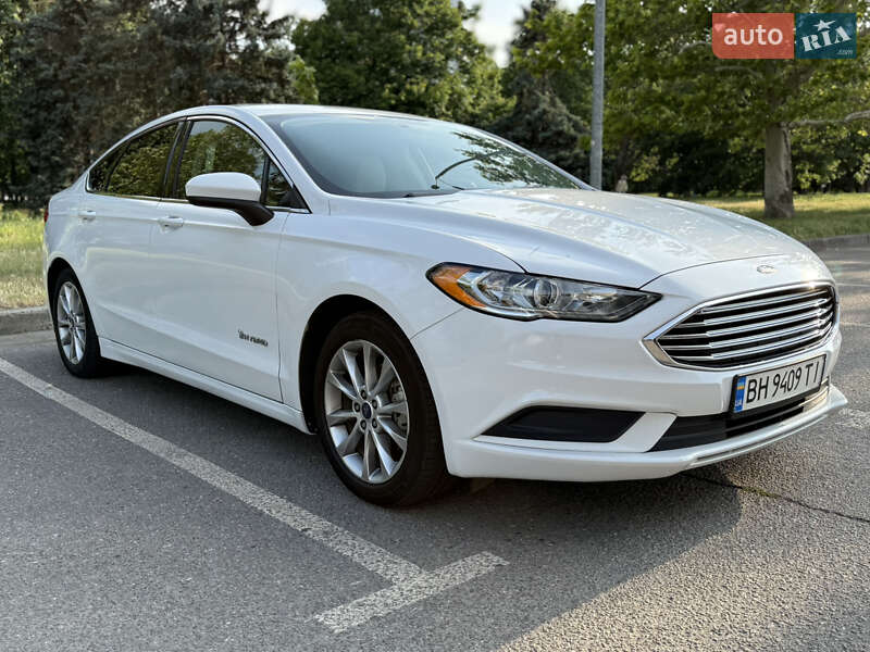 Ford Fusion (2016)