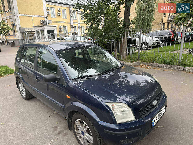 Ford Fusion (2004)