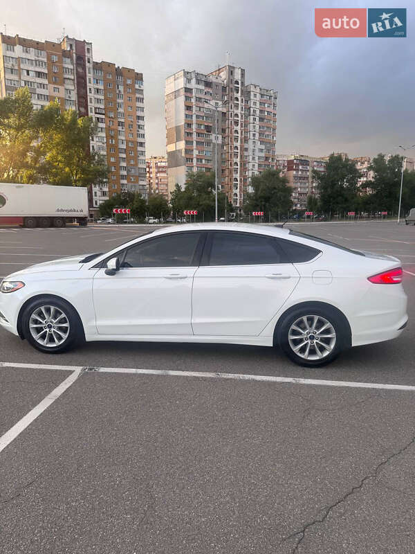 Ford Fusion (2016)