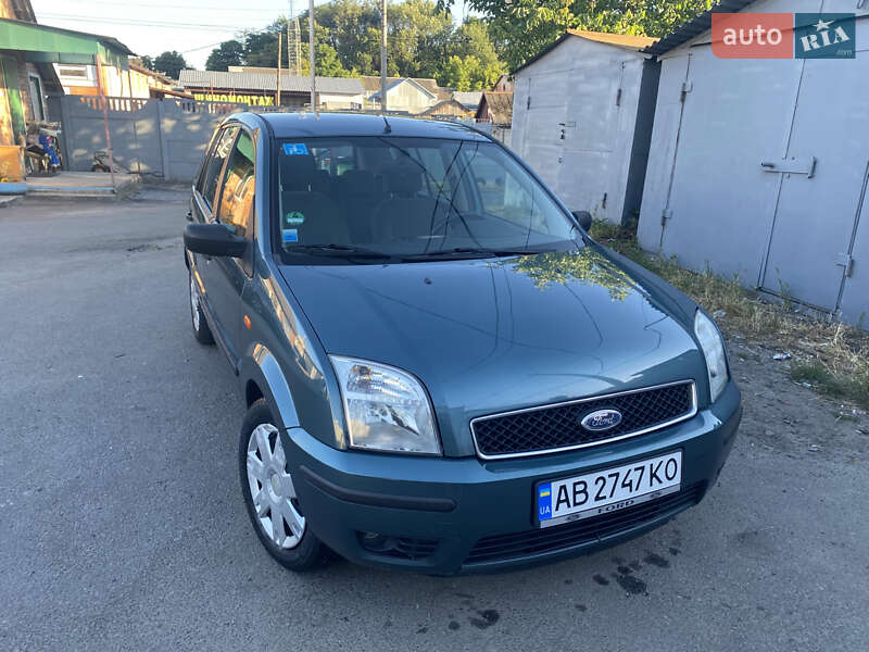 Ford Fusion (2004)