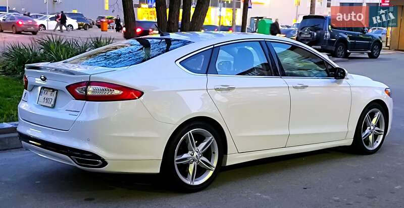 Ford Fusion (2015)