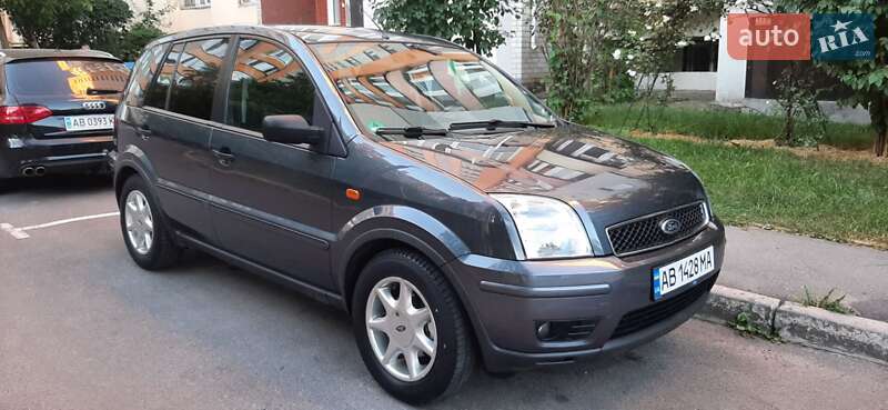 Ford Fusion (2004)