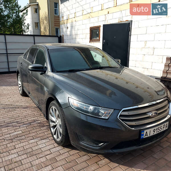 Ford Taurus (2015)