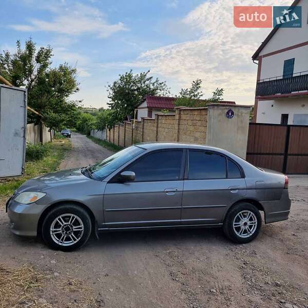 Honda Civic (2004)