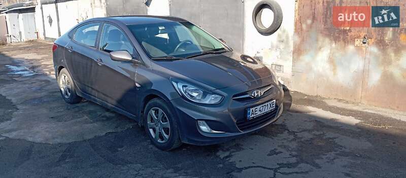 Hyundai Accent (2011)
