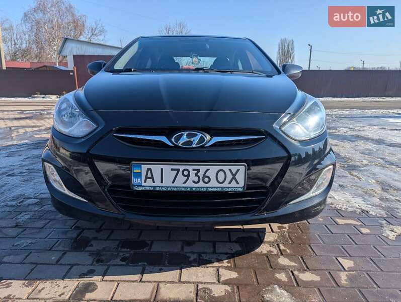 Hyundai Accent (2012)