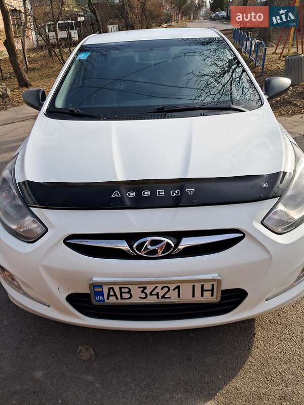 Hyundai Accent (2012)