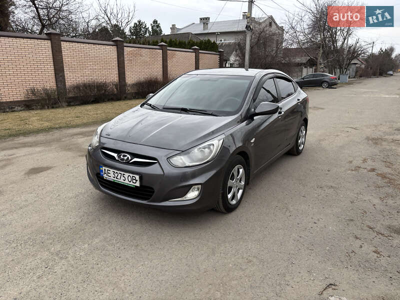 Hyundai Accent (2011)
