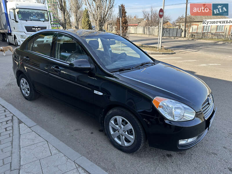 Hyundai Accent (2008)