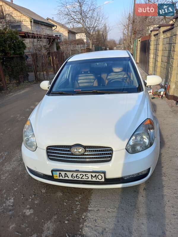 Hyundai Accent (2009)