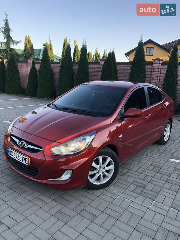 Hyundai Accent (2013)