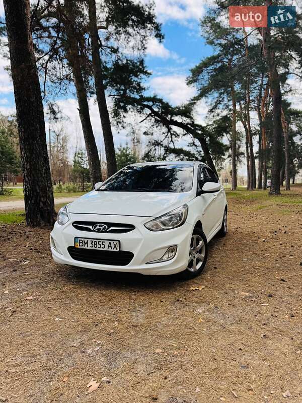 Hyundai Accent (2011)