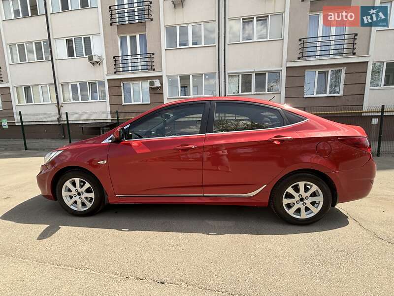 Hyundai Accent (2012)