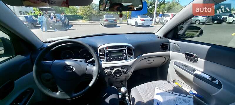 Hyundai Accent (2008)