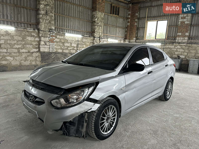 Hyundai Accent (2013)