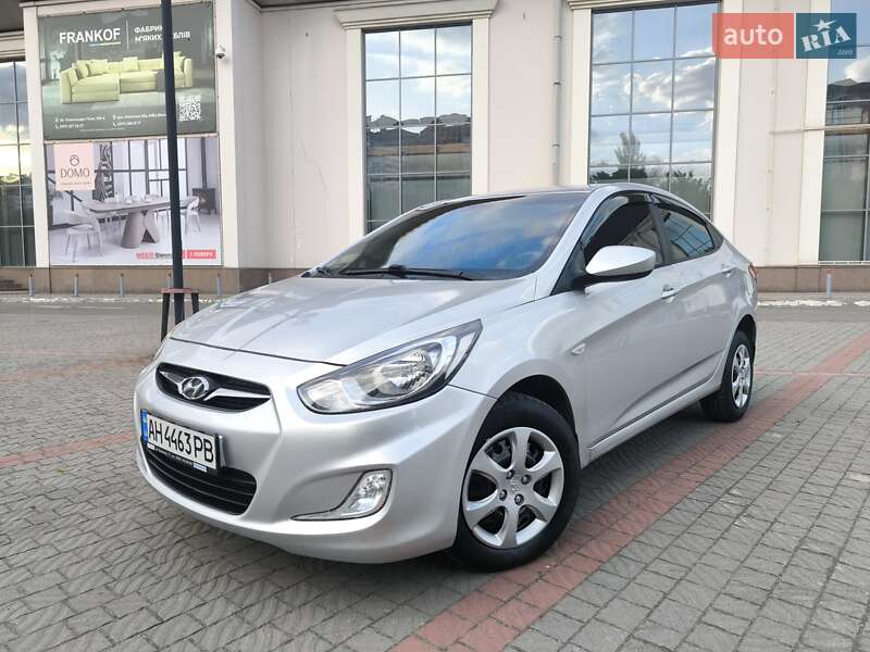 Hyundai Accent (2011)