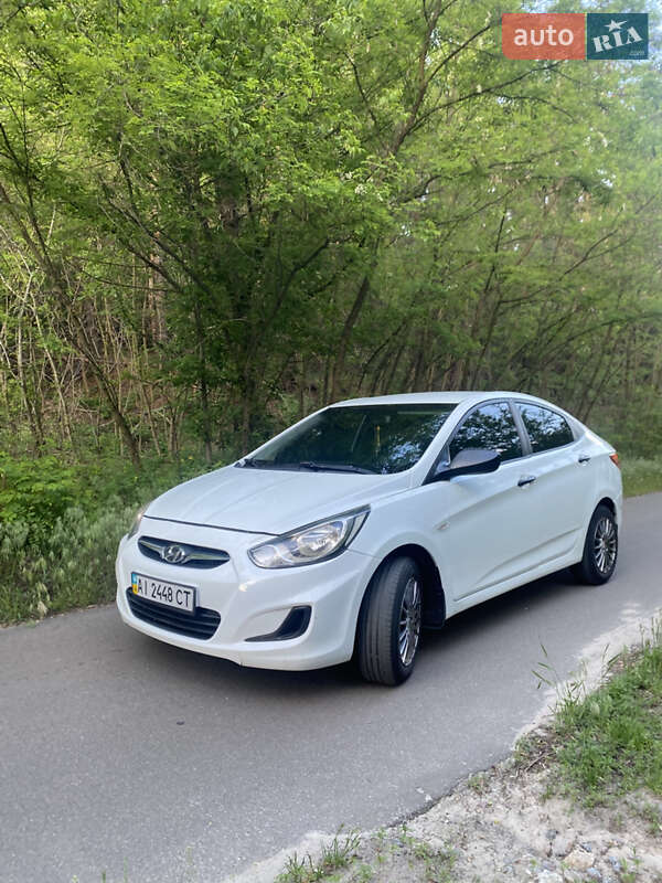Hyundai Accent (2011)