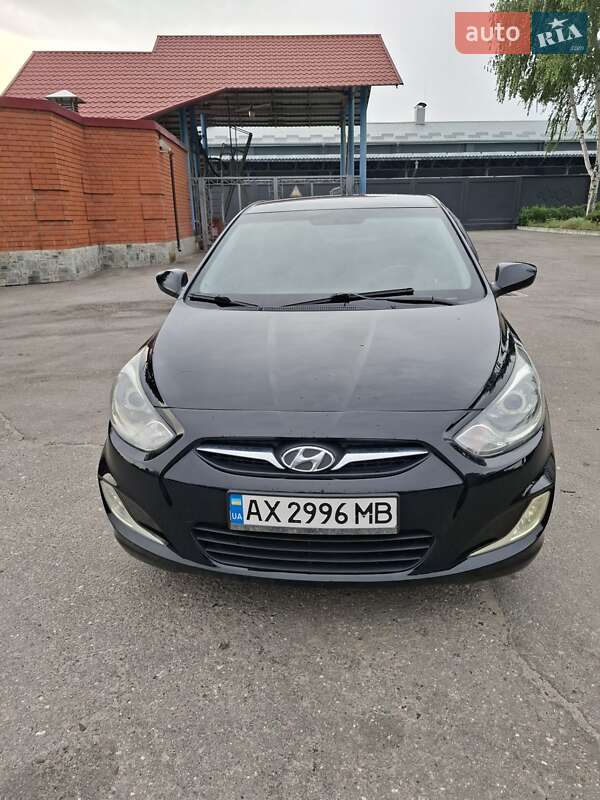 Hyundai Accent (2012)