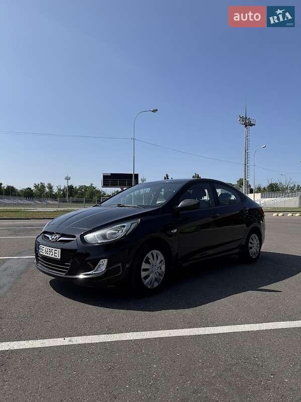 Hyundai Accent (2011)