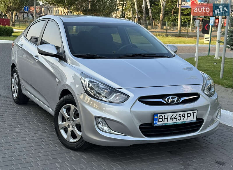 Hyundai Accent (2012)