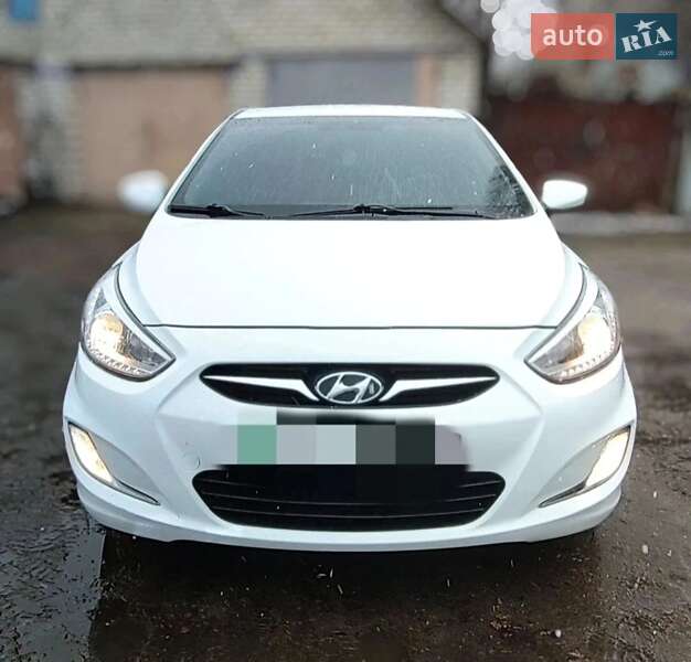 Hyundai Accent (2013)