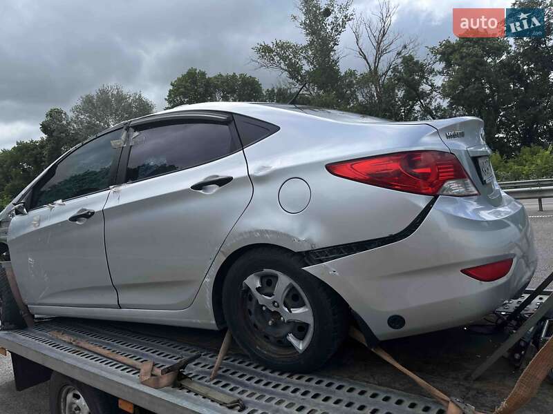 Hyundai Accent (2011)