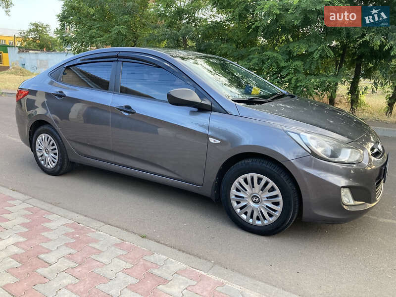 Hyundai Accent (2013)