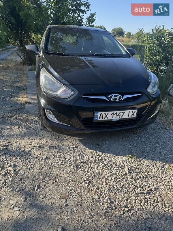 Hyundai Accent (2013)