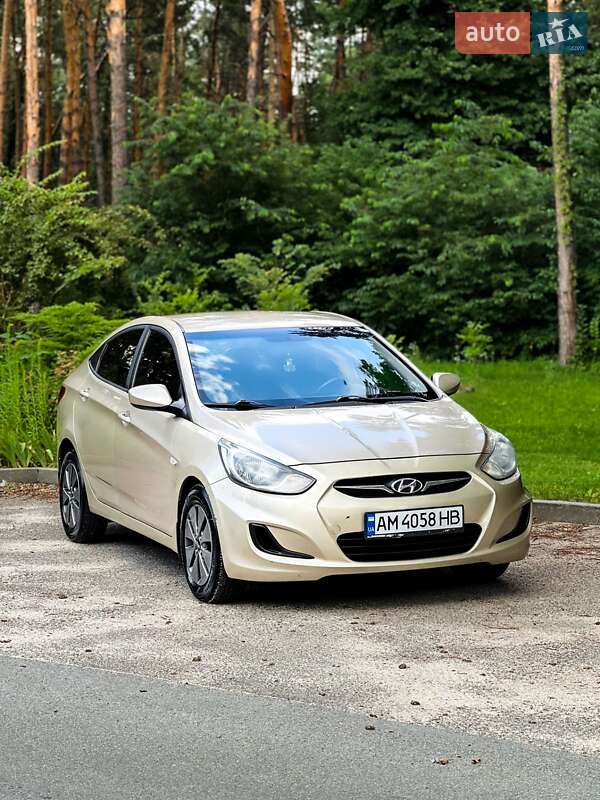 Hyundai Accent (2012)