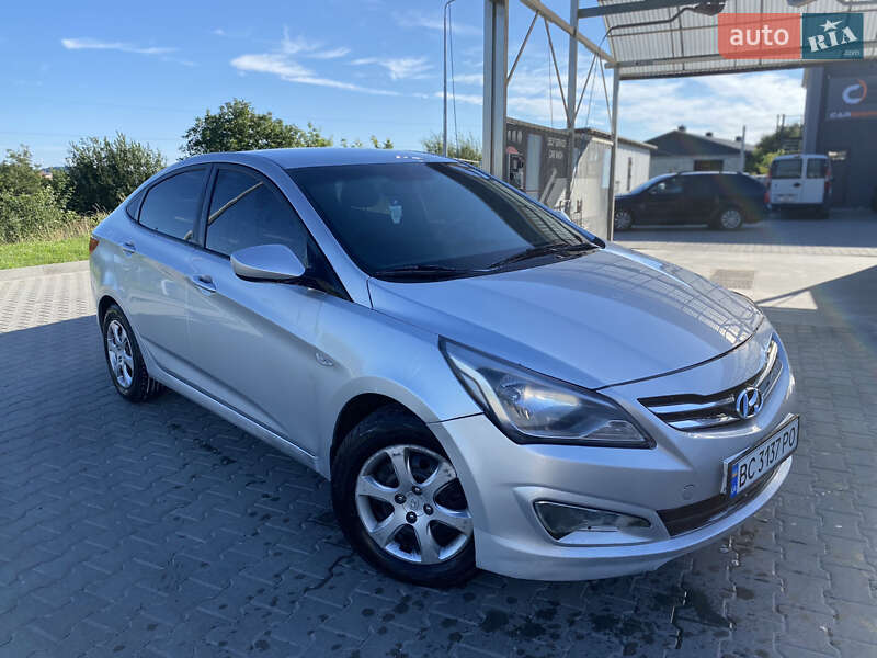 Hyundai Accent (2012)