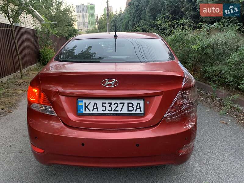 Hyundai Accent (2013)