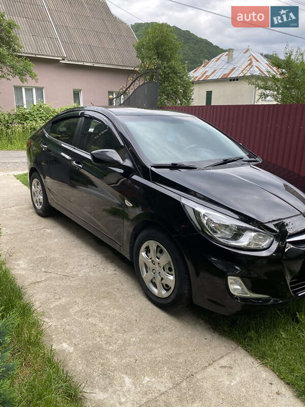 Hyundai Accent (2012)