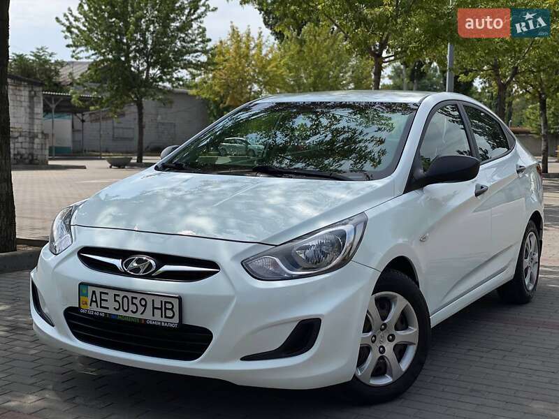 Hyundai Accent (2012)