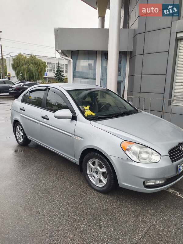 Hyundai Accent (2008)