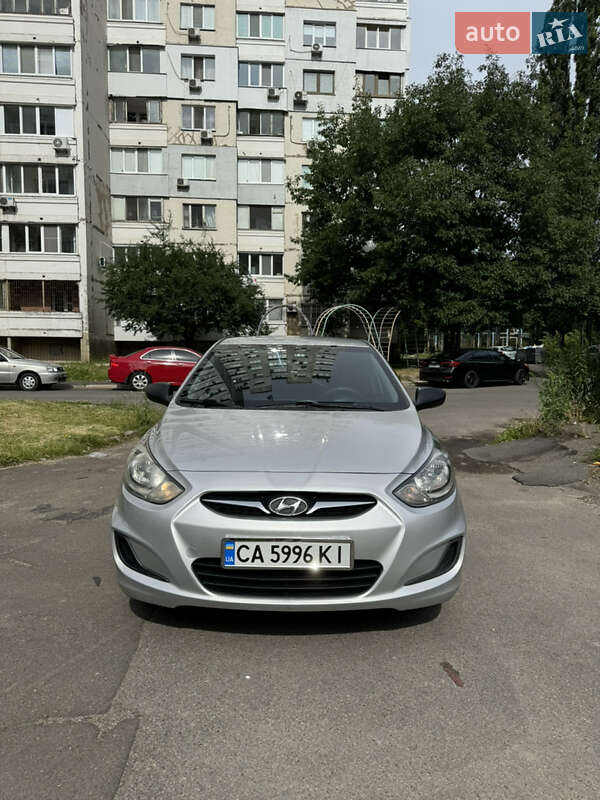 Hyundai Accent (2011)