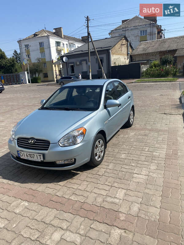 Hyundai Accent (2010)
