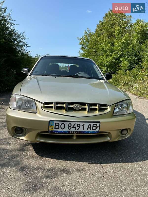 Hyundai Accent (2000)