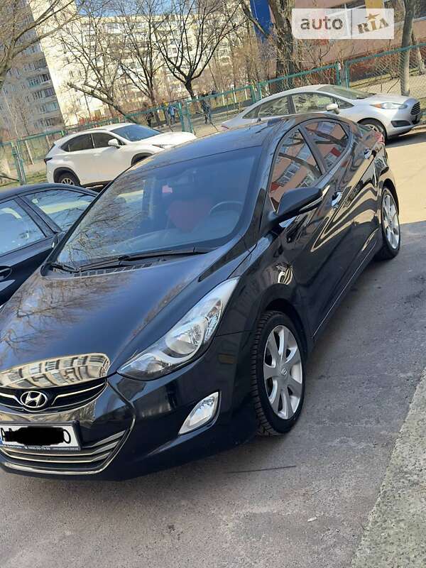 Hyundai Avante (2012)