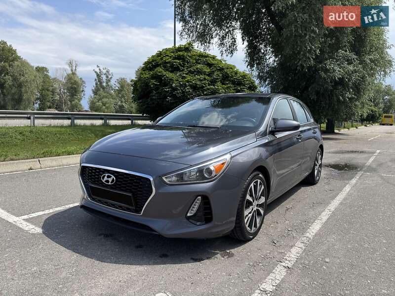 Hyundai Elantra gt (2017)
