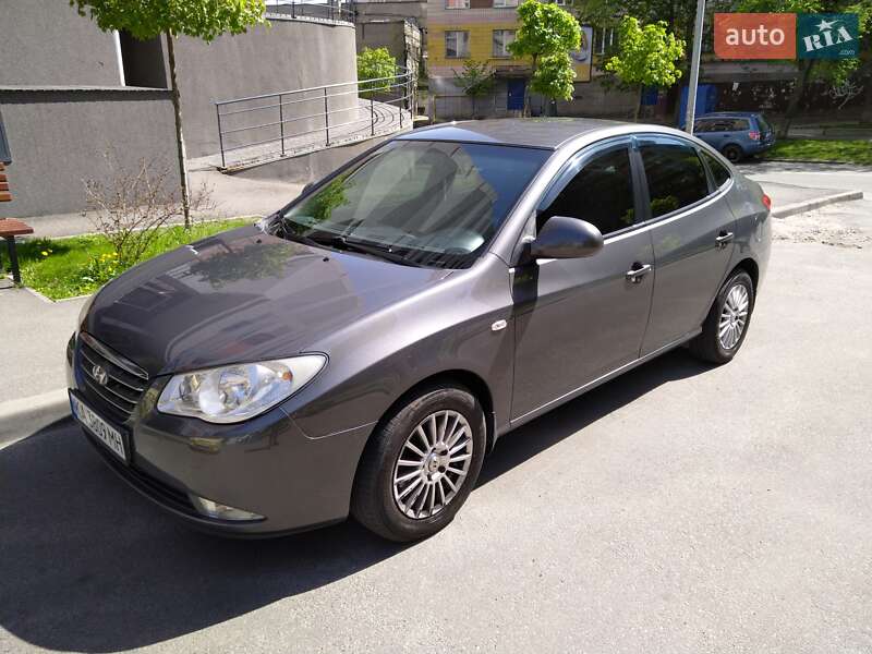 Hyundai Elantra (2008)