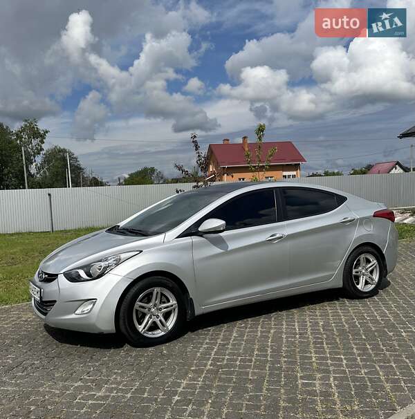 Hyundai Elantra (2011)