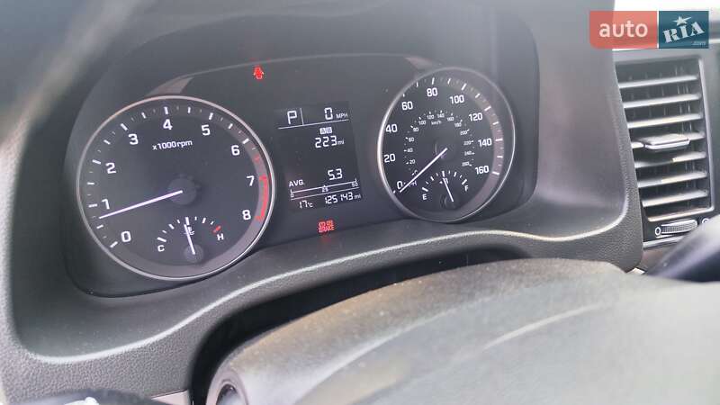 Hyundai Elantra (2016)