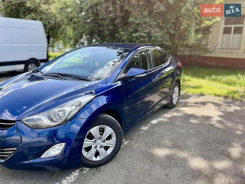 Hyundai Elantra (2011)