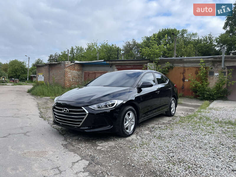 Hyundai Elantra (2017)