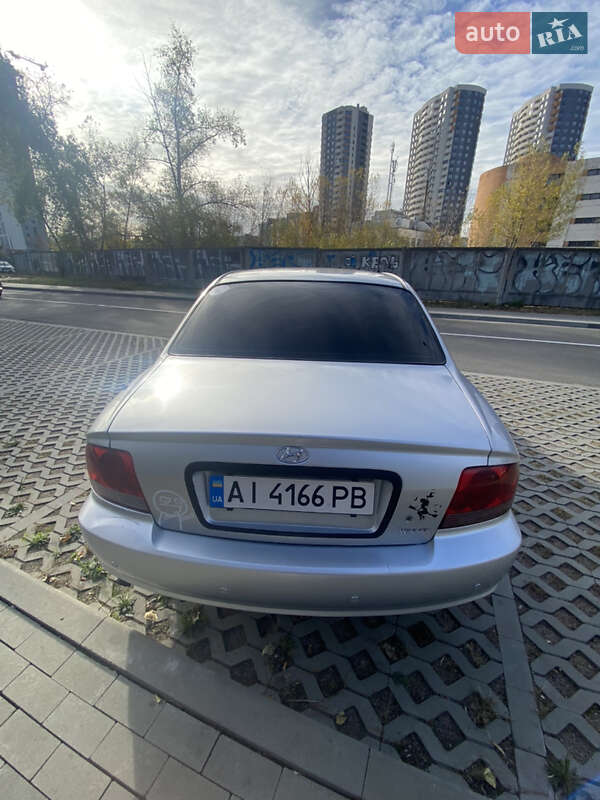 Hyundai Sonata (2002)