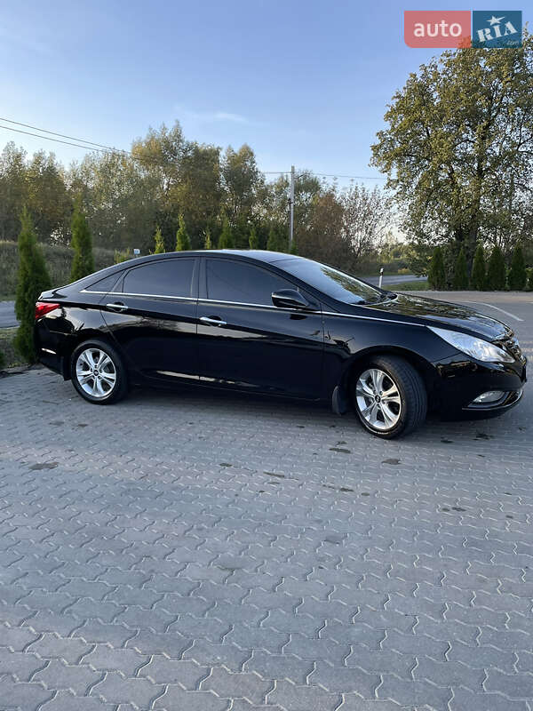 Hyundai Sonata (2011)