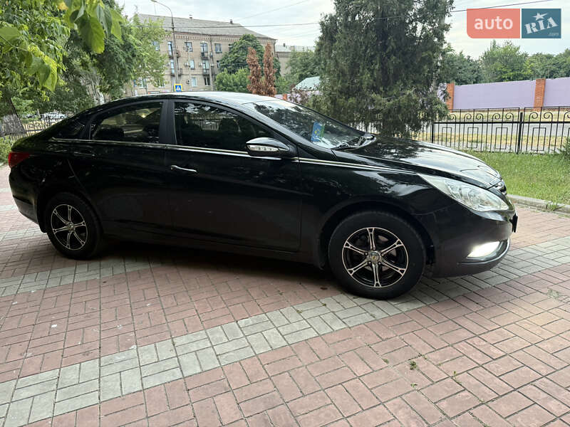 Hyundai Sonata (2010)